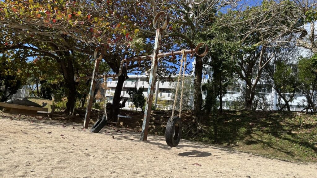 西崎近隣公園のブランコエリア