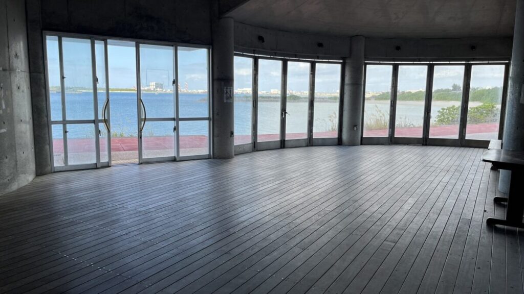 南浜公園の半屋内休憩所