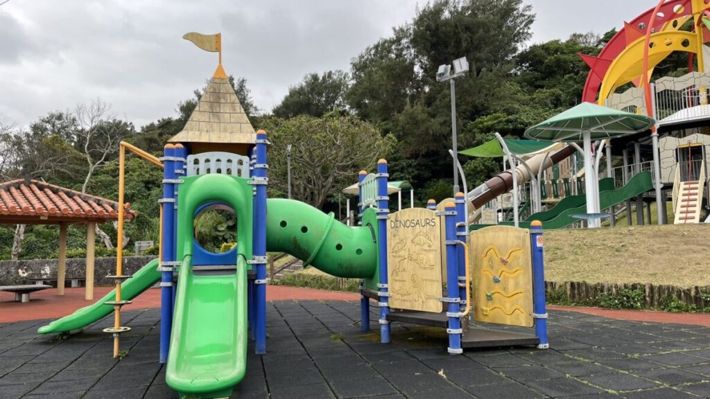 浦添大公園の複合遊具2