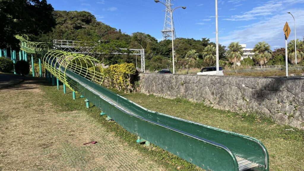 浦添大公園の名物ローラー滑り台