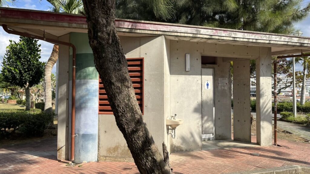 港公園 トイレ