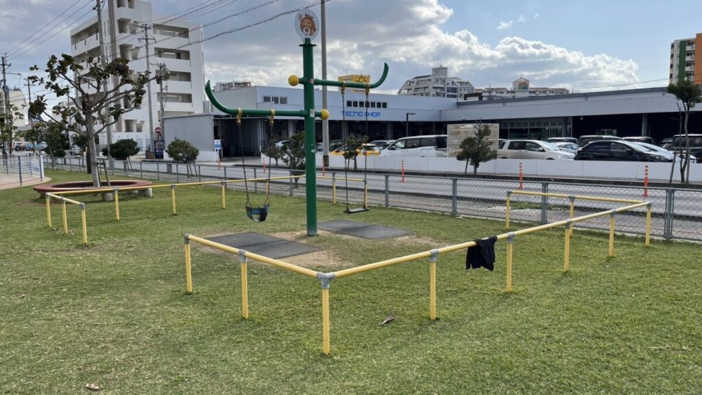 ナガサ公園 ブランコ