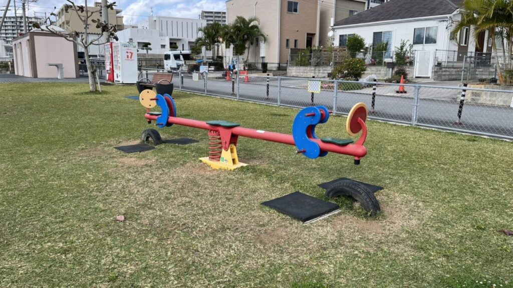 ナガサ公園 シーソー