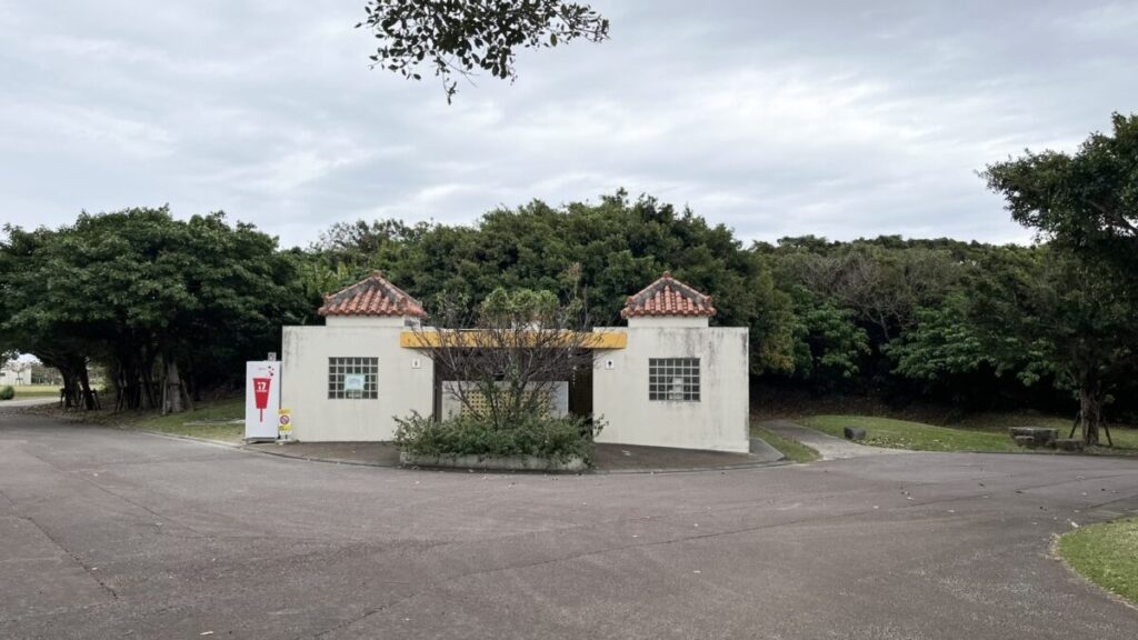 平和記念公園 トイレ外観