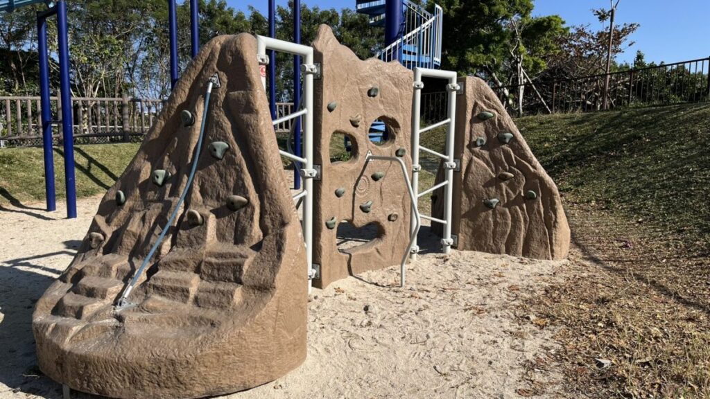 ロッククライミング遊具