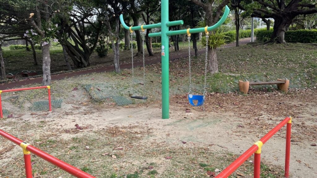 宮城公園の幼児用ブランコ