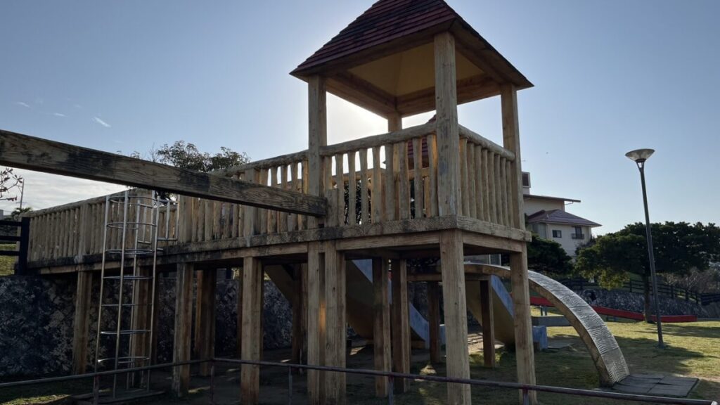 コンビネーション遊具の登り口