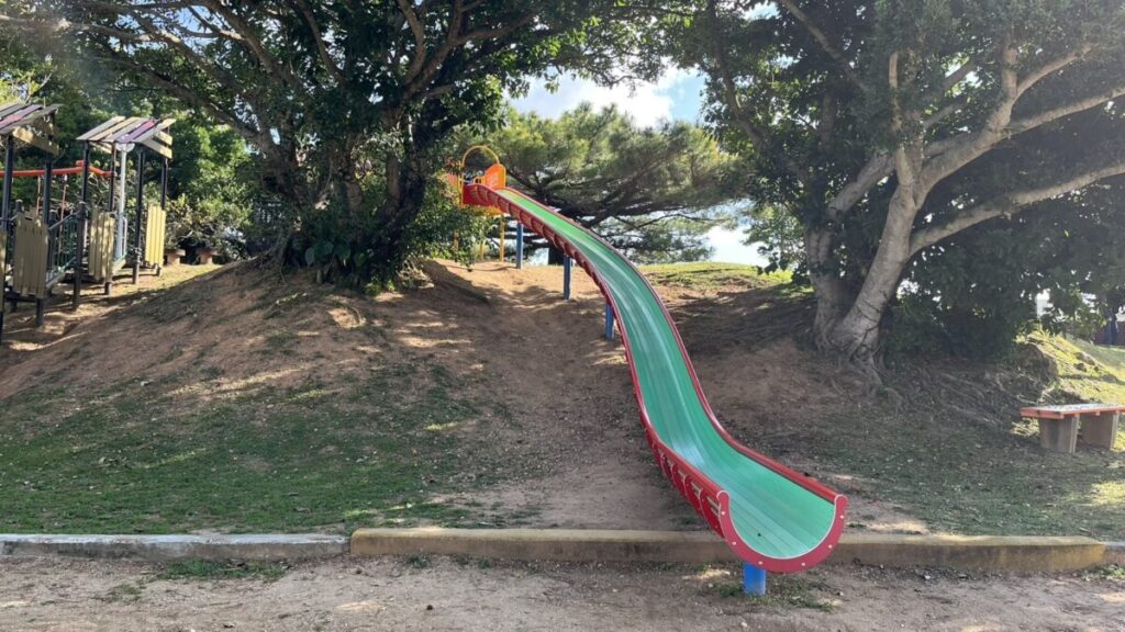 佐真下公園 滑り台