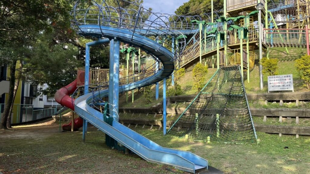 ローラー滑り台の下からの様子