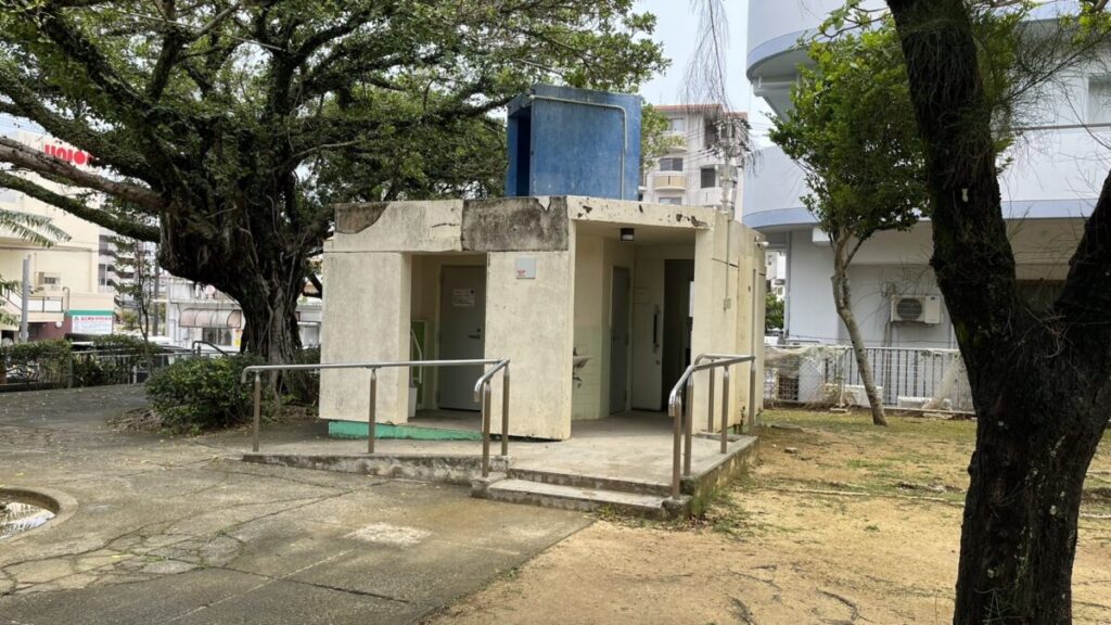 伊佐第二児童公園のトイレ