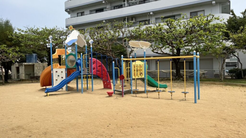 伊佐第二児童公園のコンビネーション遊具